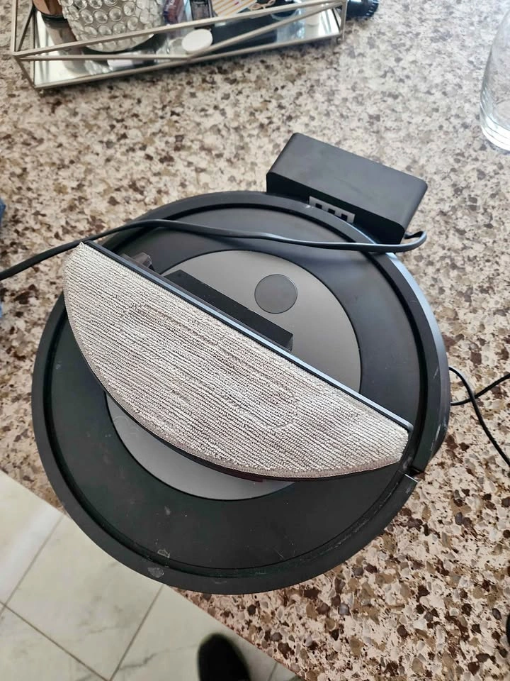 iRobot Roomba j5 with Mopping Canister