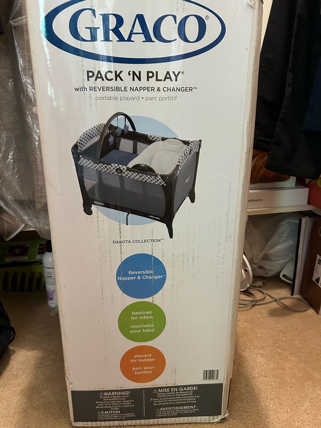 Graco Pack n Play Reversible Napper & Changer