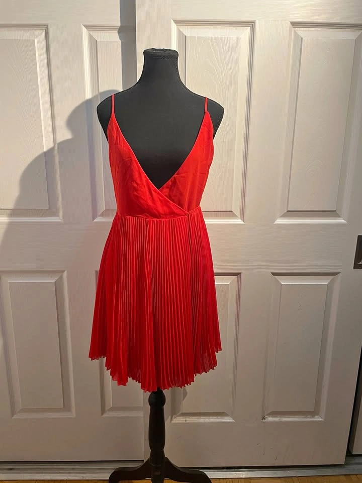Summer midi Aritzia Wilfred Beaune Pleated Wrap Dress, size XS
