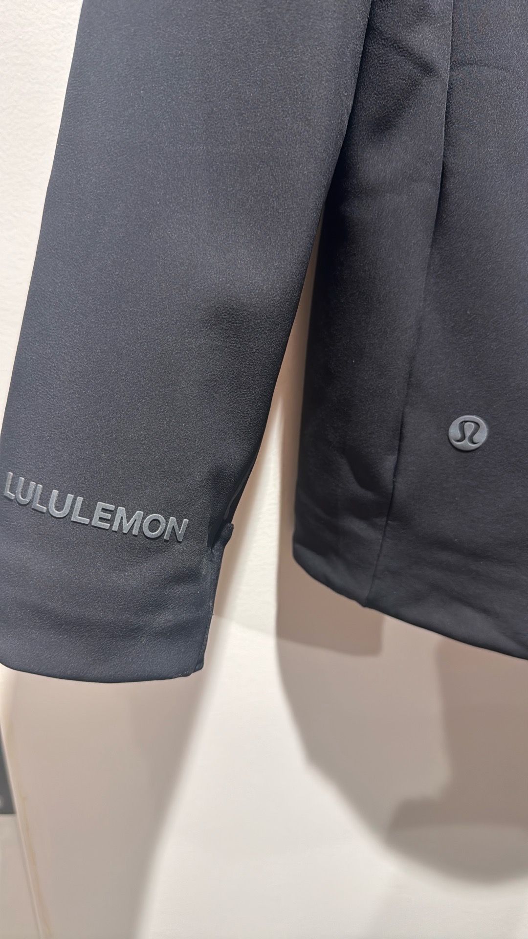 Lululemon Black Rain Jacket - Size Small - photo 4