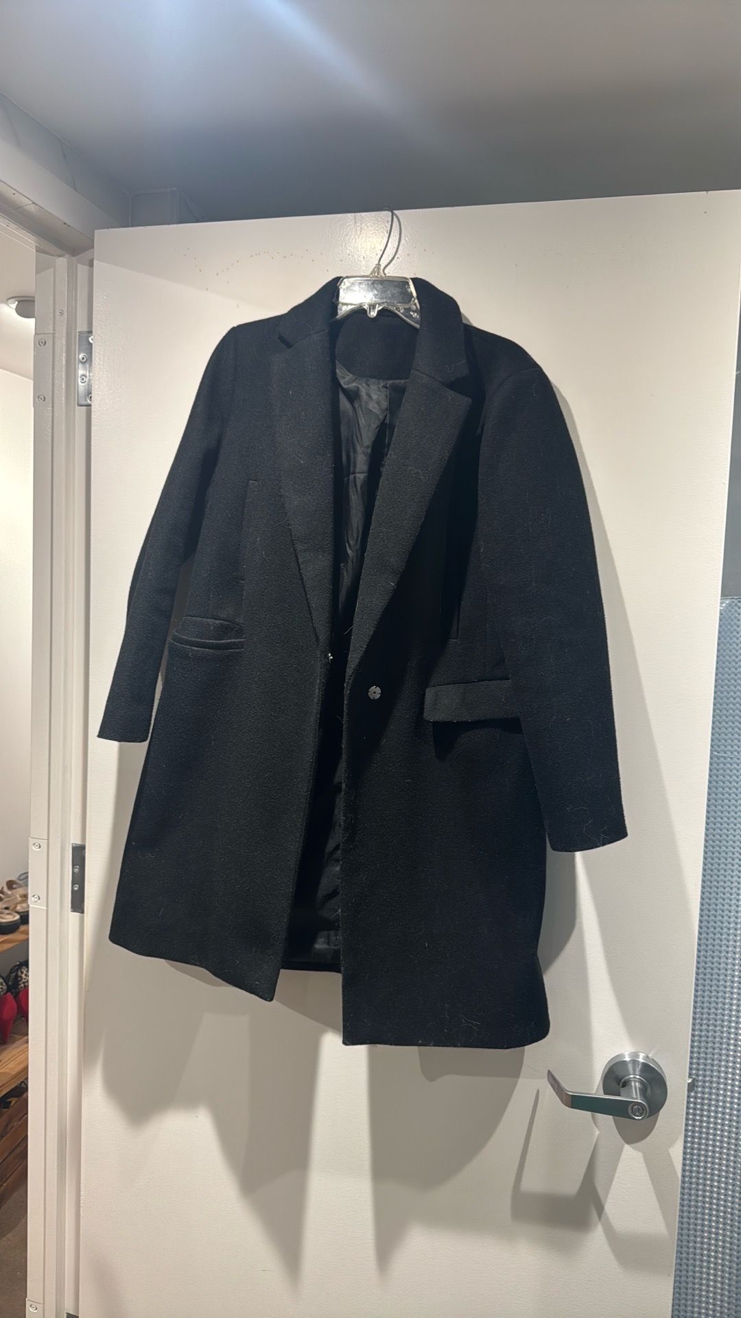 Women’s Black Peacoat (Medium) – Classic Wool Blend Coat 🖤
