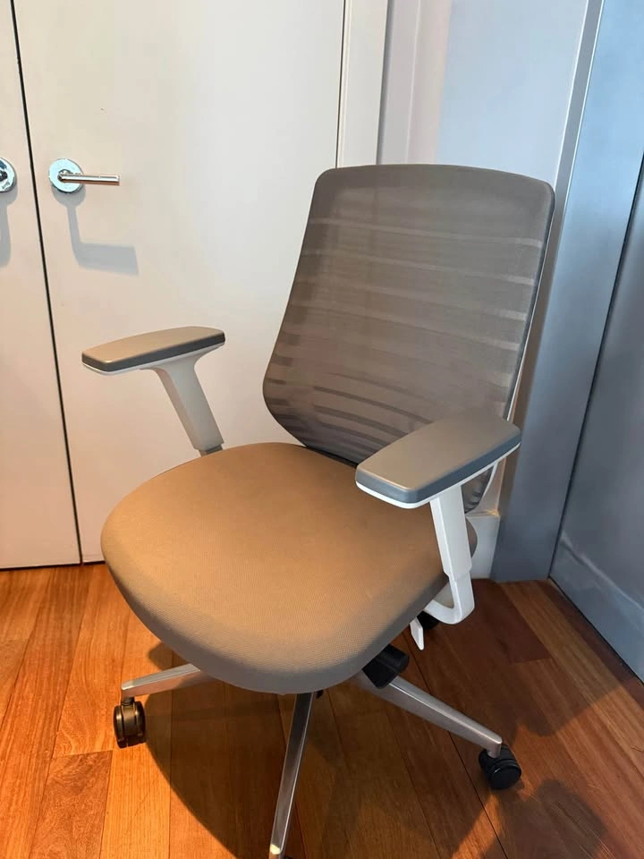 2x Branch Ergonomic Chairs - White - photo 2
