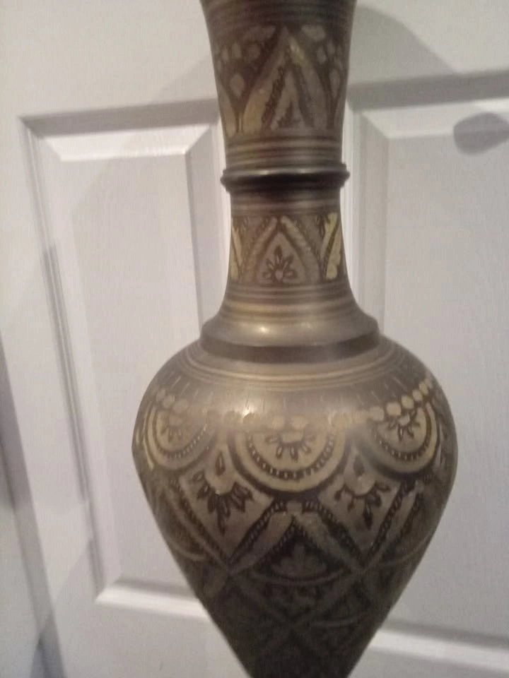 Vintage 35-inch Metal Vase - photo 2