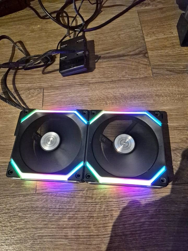 Lian Li Uni Fans SL120 + Controller