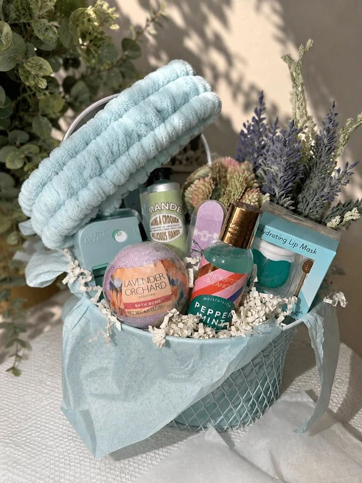 Spa Self Care Gift Basket Set – Bath & Beauty Bundle