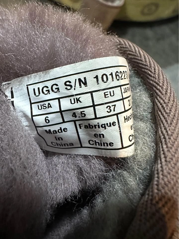 UGG Classic Short II Boots Women's Size 6 Brown - photo 2