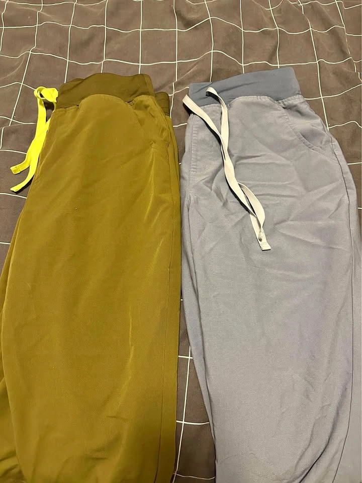 Woman’s Medium Figs Scrub Pants