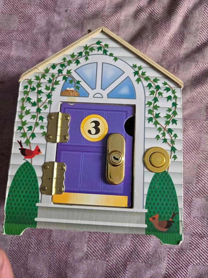 Melissa & Doug Wooden Montessori House with Keys - photo 2