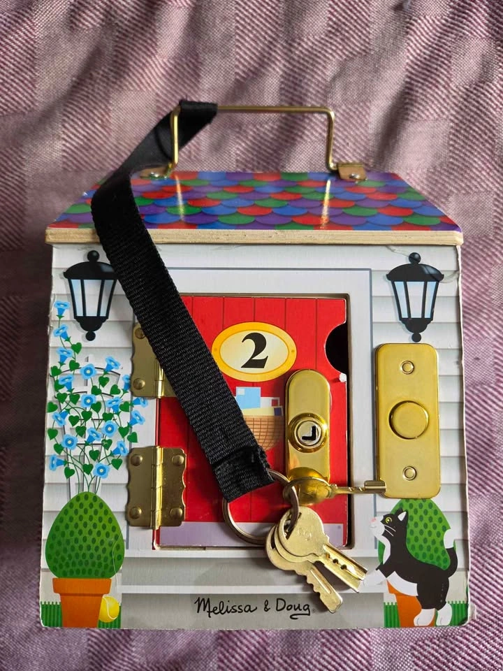 Melissa & Doug Wooden Montessori House with Keys - photo 3