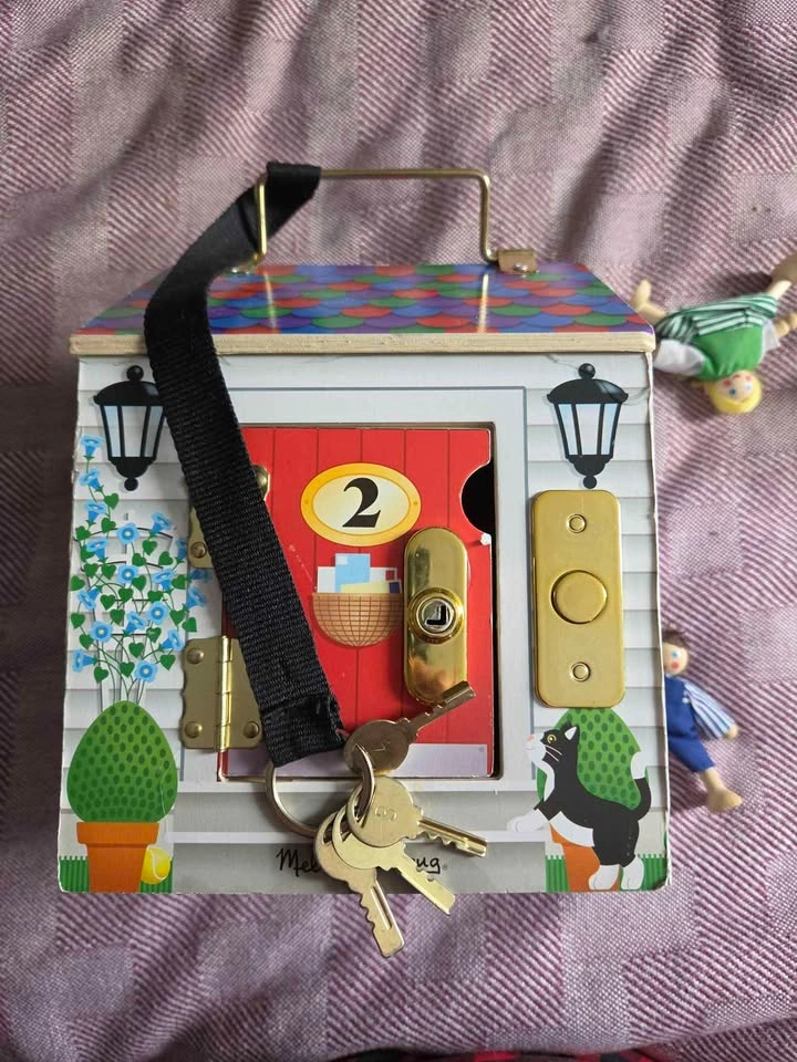 Melissa & Doug Wooden Montessori House with Keys - photo 4