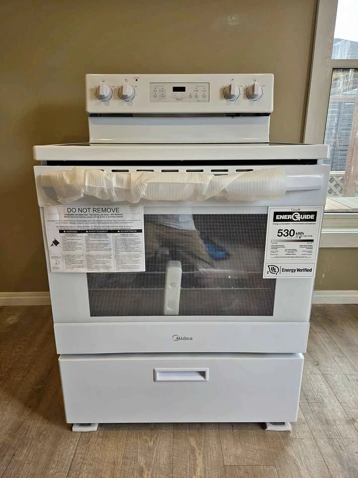 BRAND NEW Midea White Electric Range with Glass Cooktop