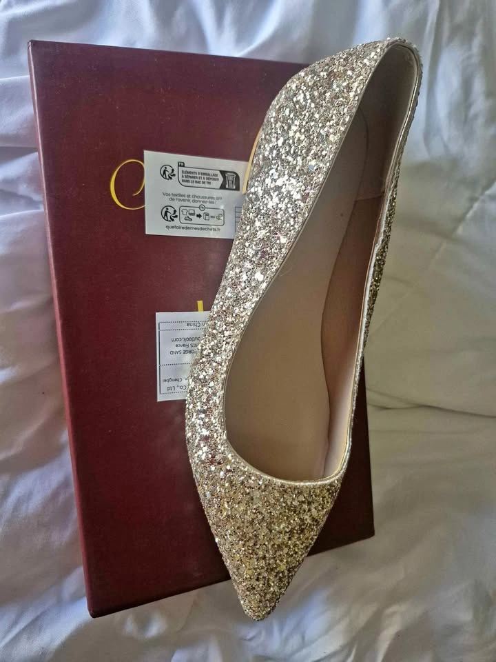 Brand new size 8 women's fancy flats