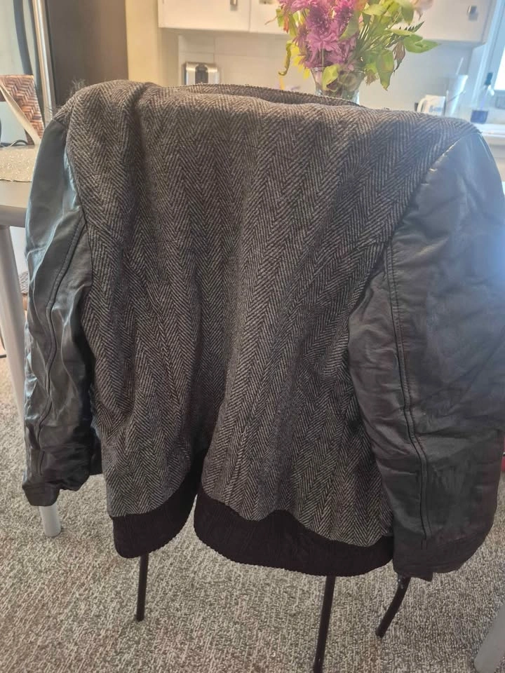 Danier Leather Coat - photo 2