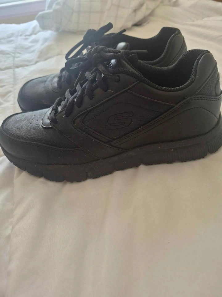 Sketchers Slip Proof Work Shoes Size 8 US