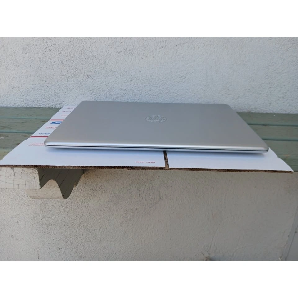 HP Laptop 17-bs062st 17.3" Core i5 16GB RAM 240GB SSD Win 11 - photo 2