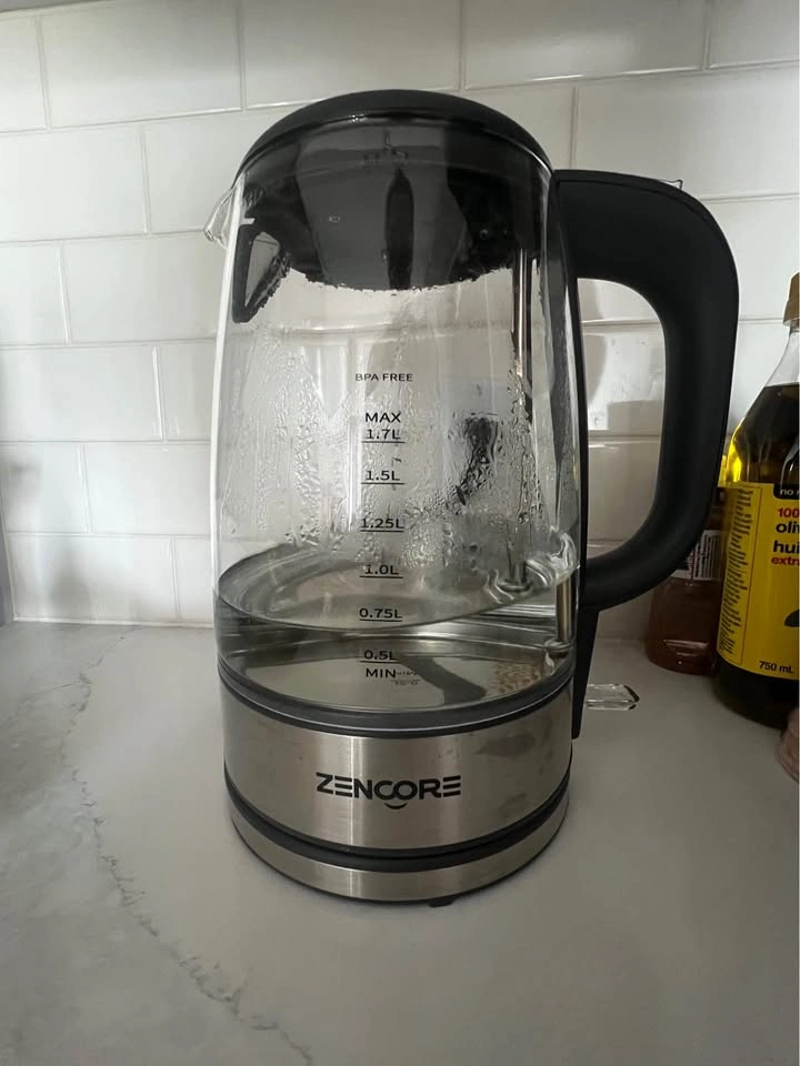 Seethrough clear glass electric kettle lights up - photo 2