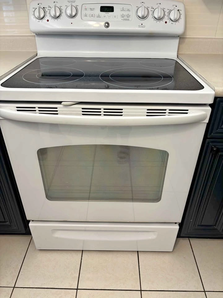 Electric Stove/Range (Sabbath Feature) - Must Go!