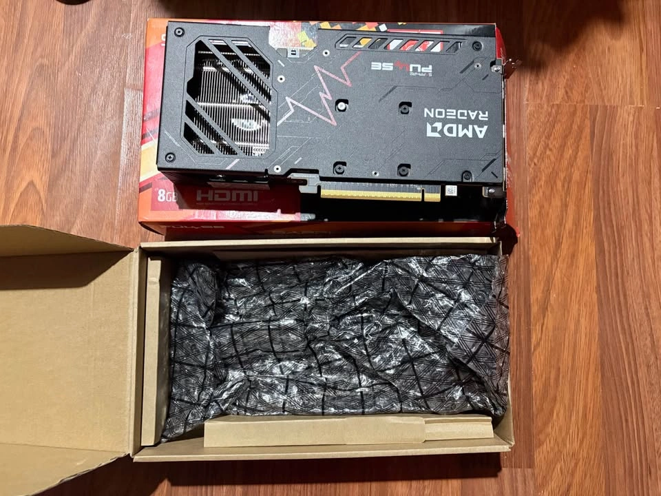 Sapphire Pulse AMD Radeon RX 9060 XT 8GB - photo 3