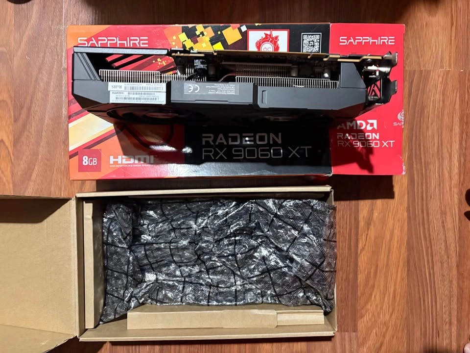 Sapphire Pulse AMD Radeon RX 9060 XT 8GB - photo 4