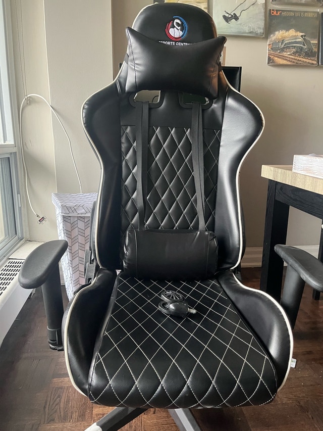 Esports Central Gaming Chair (damaged)