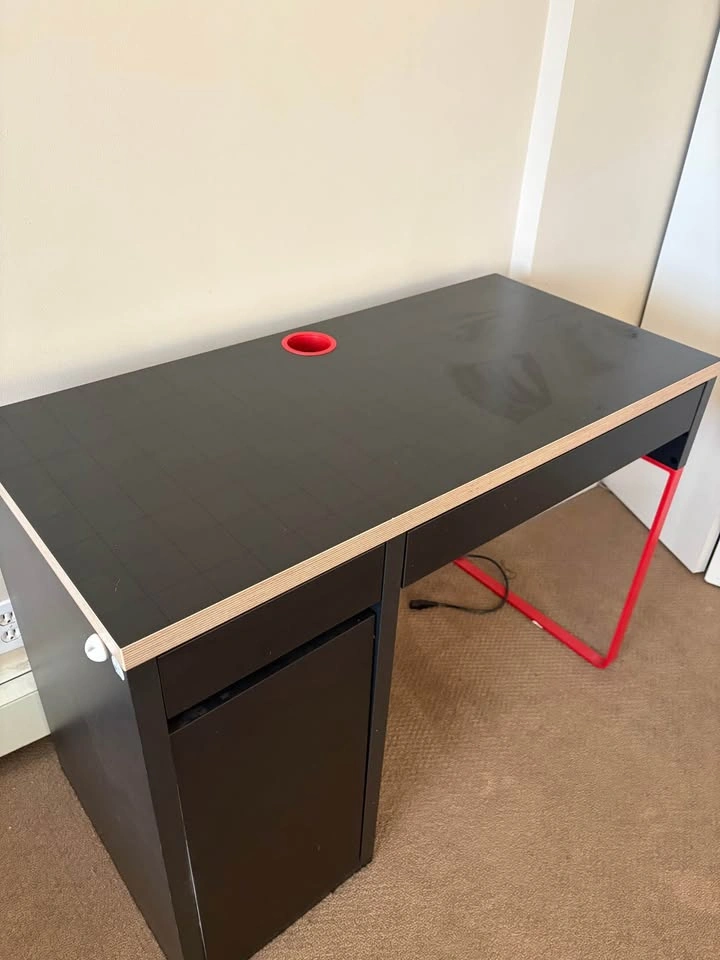 IKEA MICKE Desk with Black Grid Top - photo 2