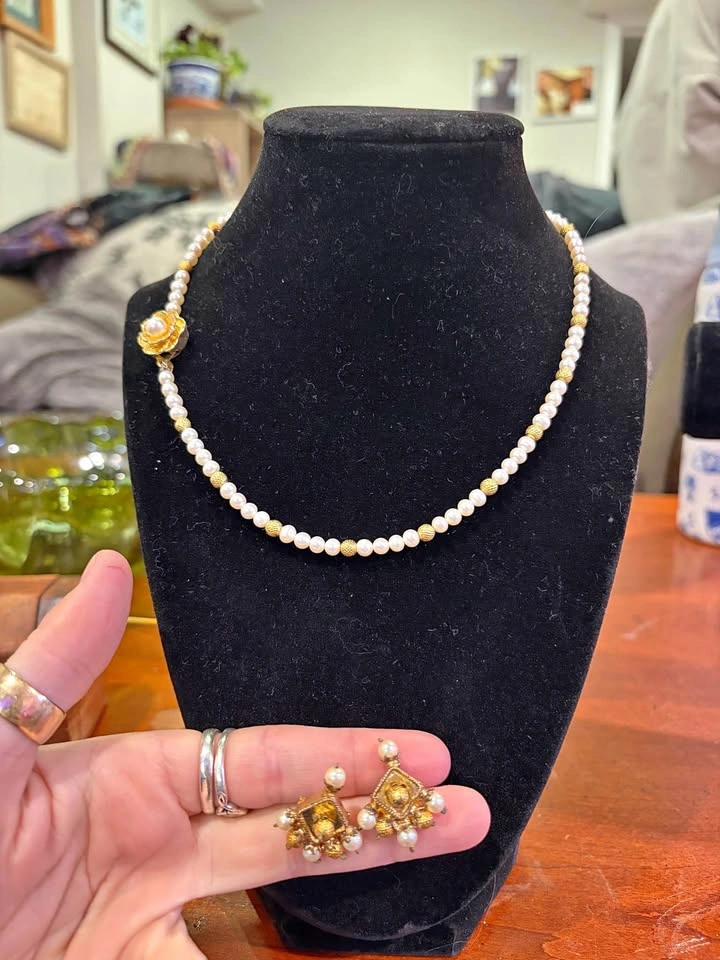 Women’s necklace