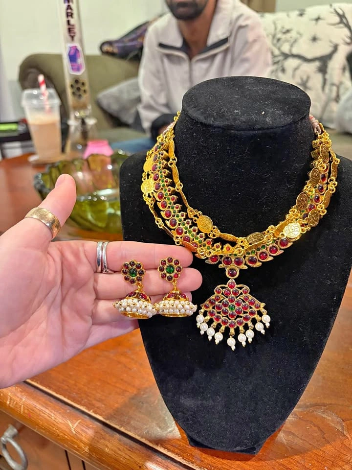 Women’s necklace sets