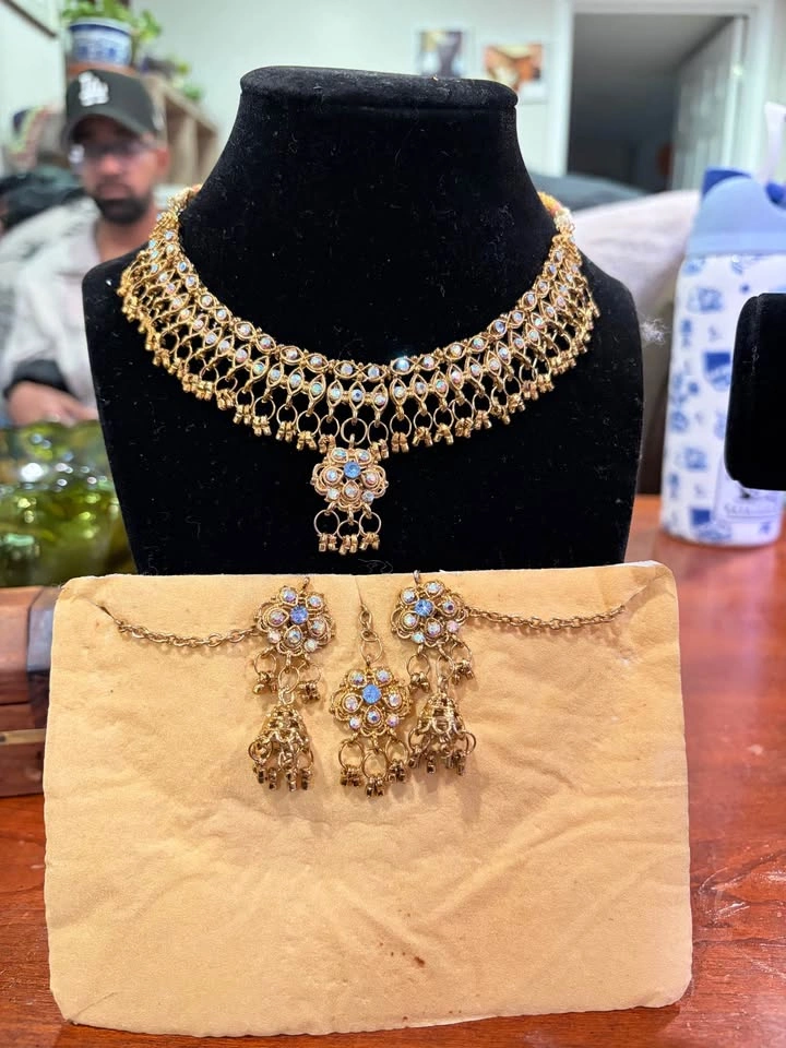 Women’s necklace sets - photo 3