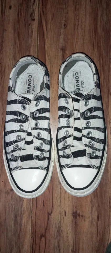 Stylish Converse Chuck Taylor All Star Sneakers - Women's Size 6 - photo 2