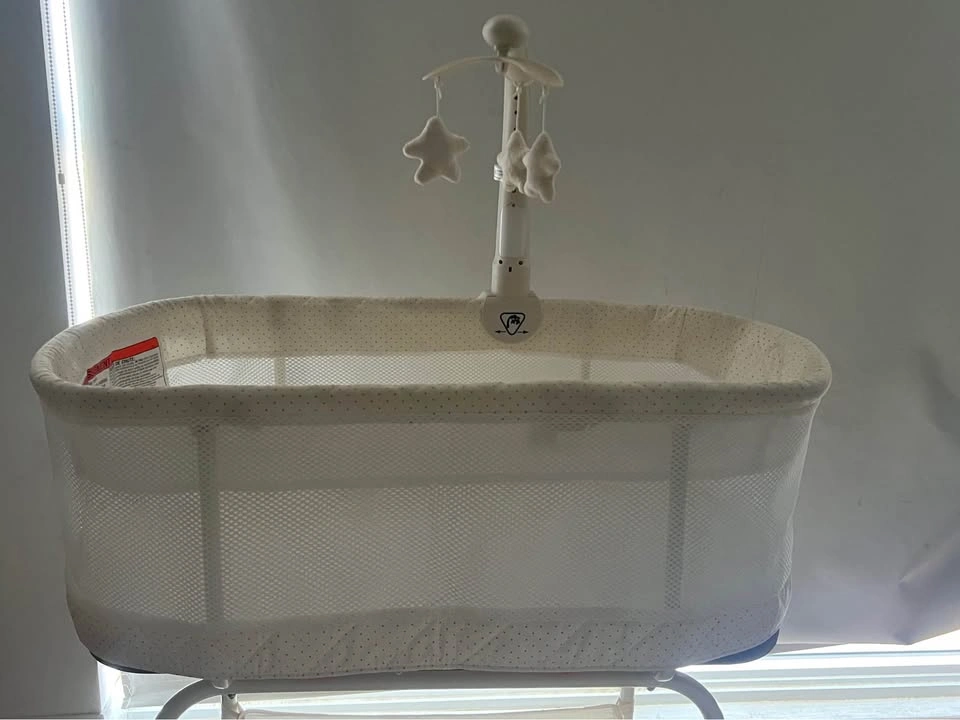 Baby Rocking Bassinet for Sale - photo 2