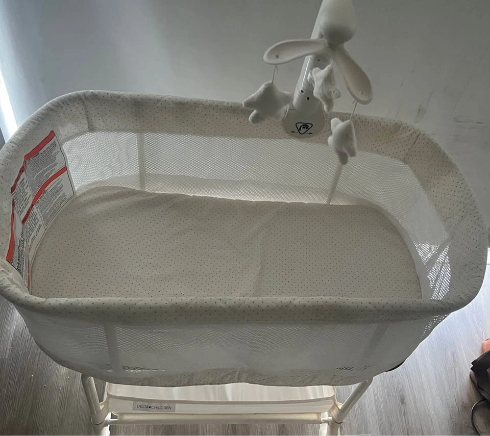Baby Rocking Bassinet for Sale - photo 3