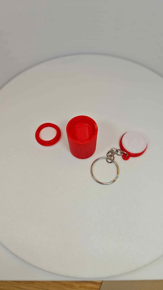 Mini Can-Shaped Keychain – Multi-Color Options Available!