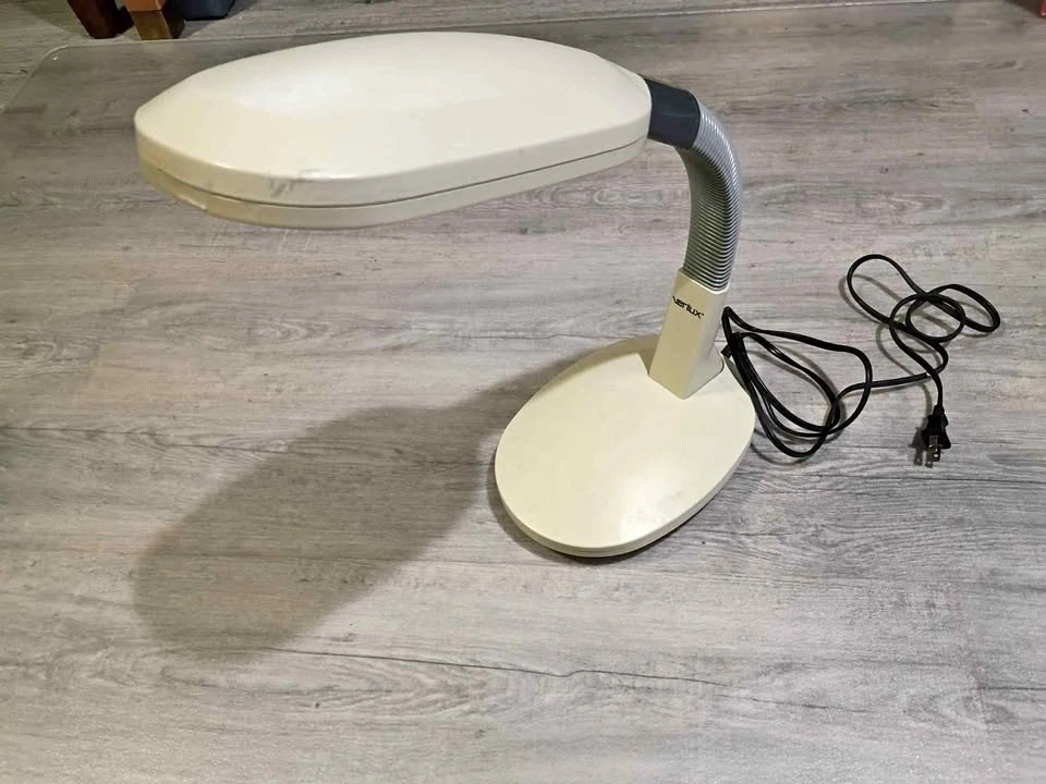 Verilux Full Spectrum Sunlight Simulating Desk Lamp