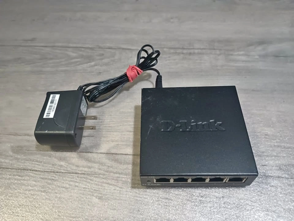 D-Link DGS-105 5 Port Gigabit Ethernet Switch