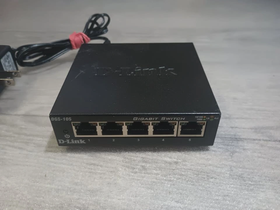 D-Link DGS-105 5 Port Gigabit Ethernet Switch - photo 2