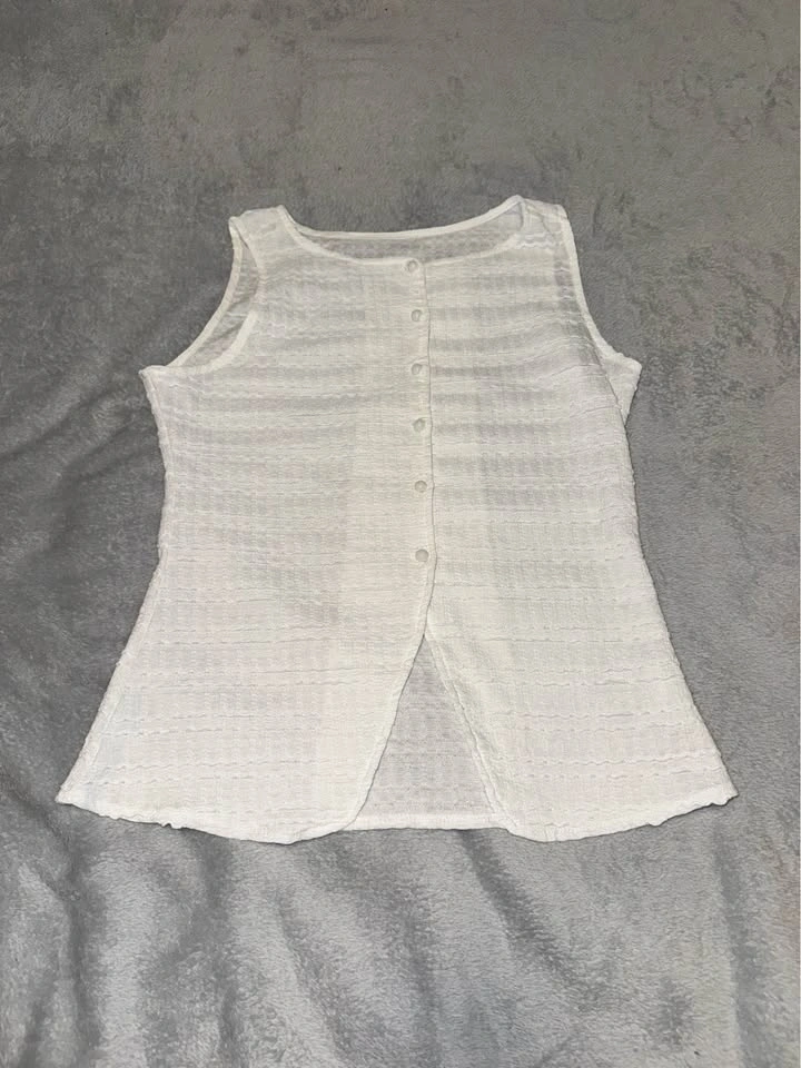 Sleeveless shirt (size L) - photo 2