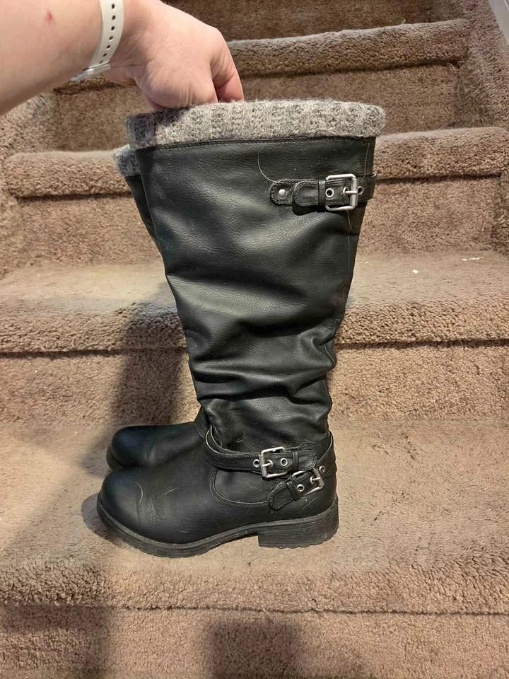 Black Boots with Knit Cuff - Size 7