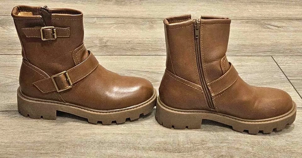 Chelsea Zip Ankle Booties - Size 5