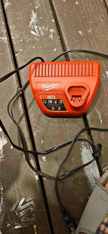 Battery charger thumbnail