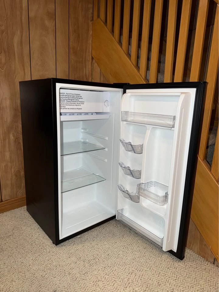 Hamilton Beach Mini Fridge - photo 2