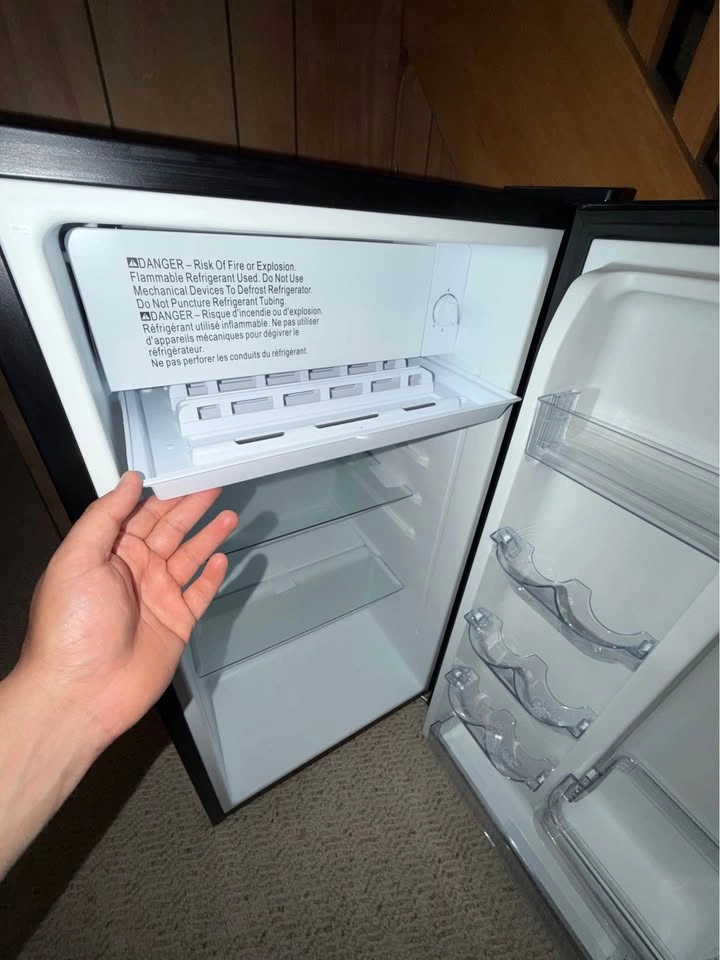 Hamilton Beach Mini Fridge - photo 5