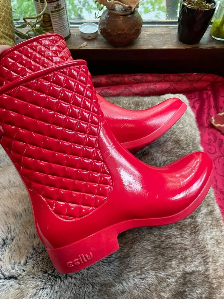 ccilu Red Rain Boots, Waterproof, size 7 - photo 2