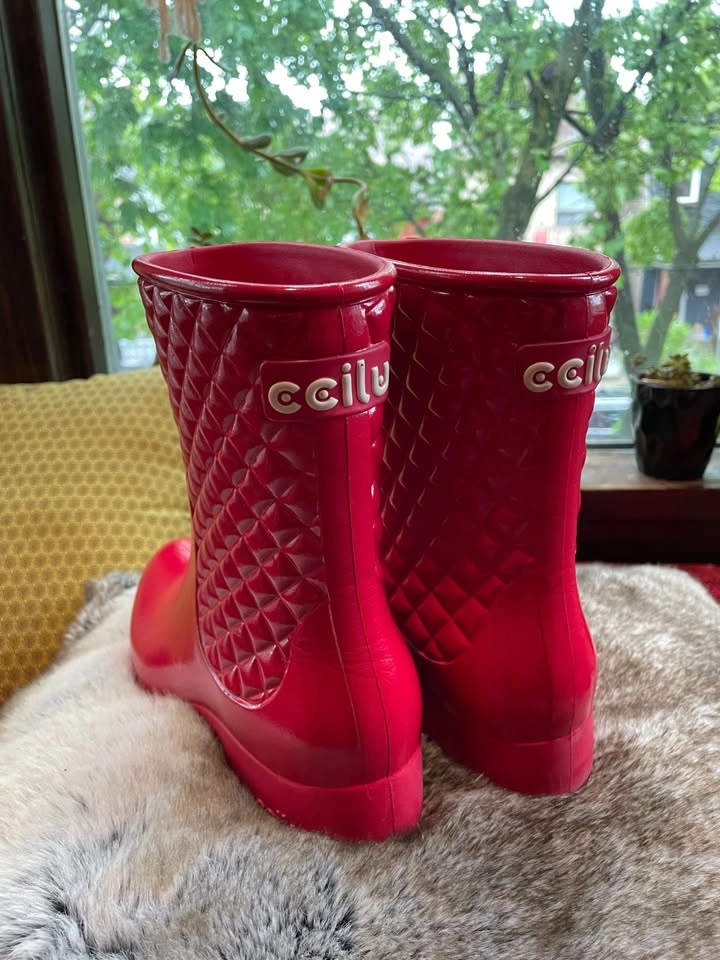 ccilu Red Rain Boots, Waterproof, size 7 - photo 3