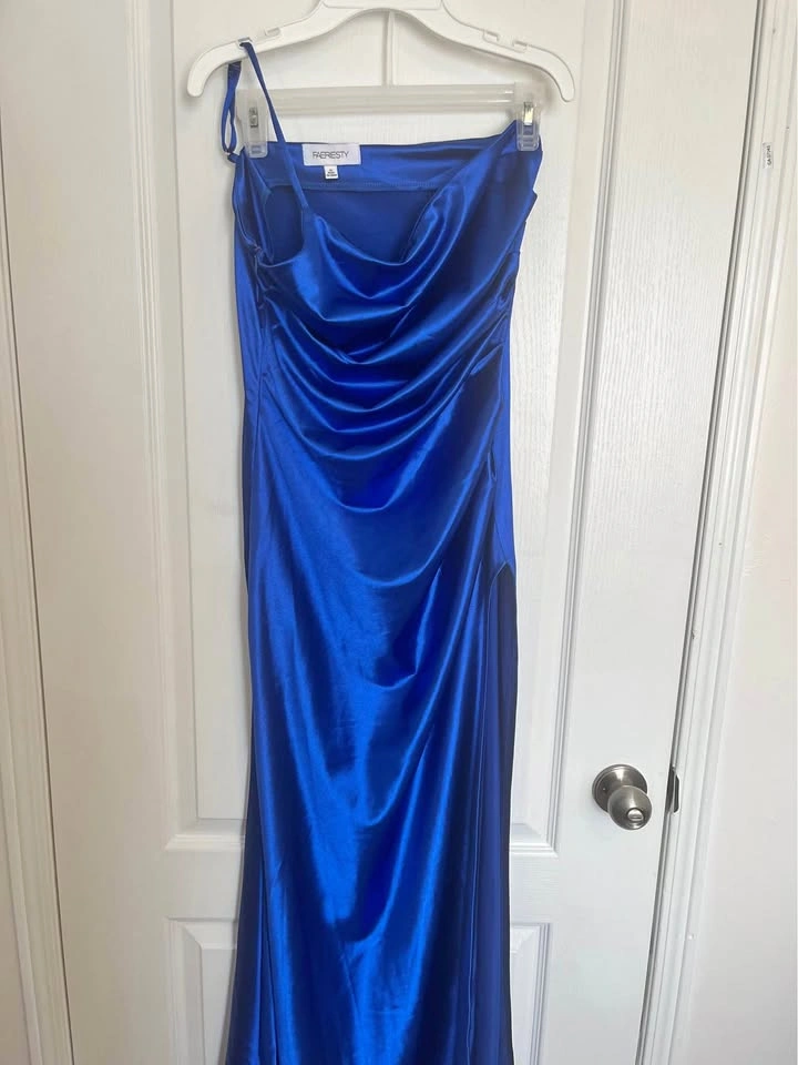 Woman Prom dress