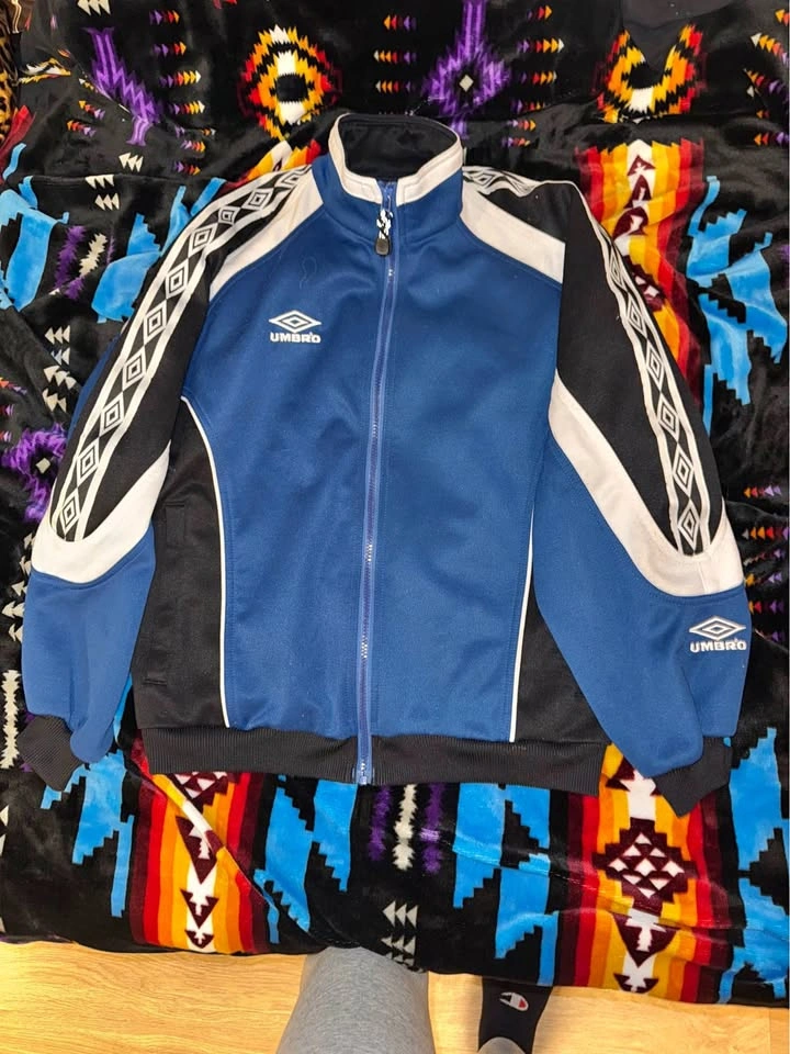 Umbro sweater