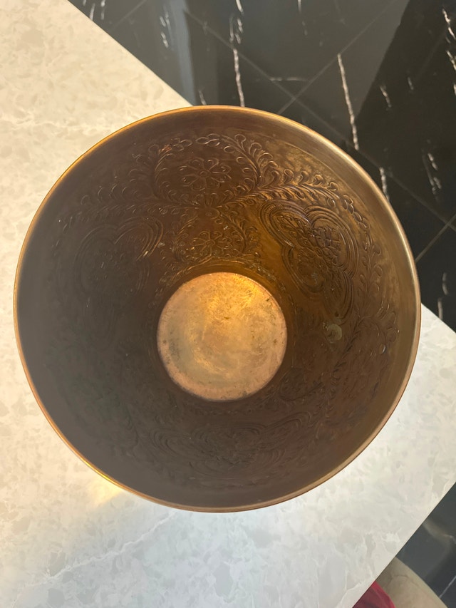 Vintage brass planter with embossed floral design - photo 4