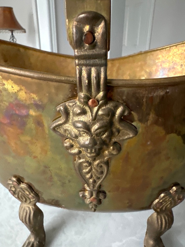 DANISH VTG BRASS BUCKET, CERAMIC HANDLE, CLAW FEET, LION HEAD. - photo 4