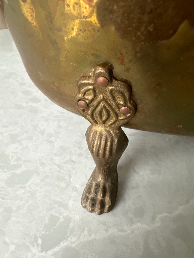 DANISH VTG BRASS BUCKET, CERAMIC HANDLE, CLAW FEET, LION HEAD. - photo 5