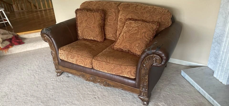 2 couches! Moving! Need them gone ! - photo 4