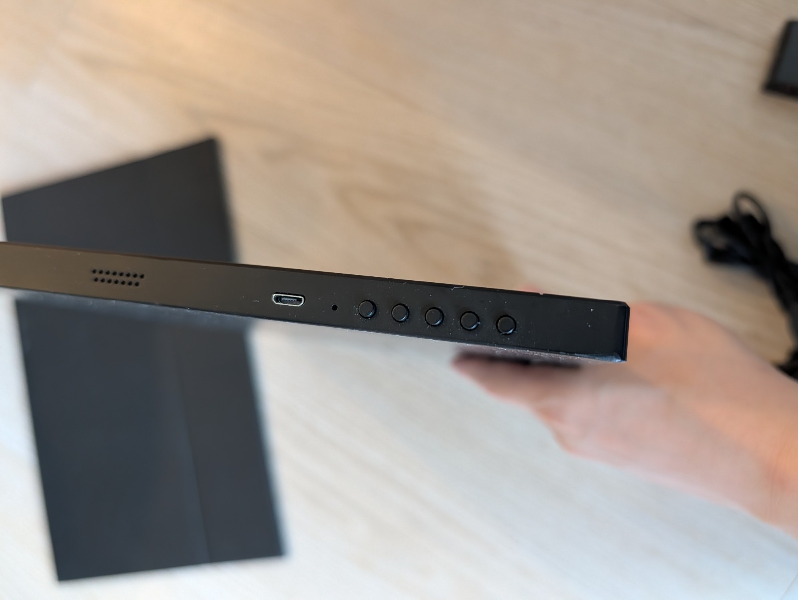 MAGICRAVEN 17.3" Portable Monitor - 1080P USB-C/HDMI - photo 5